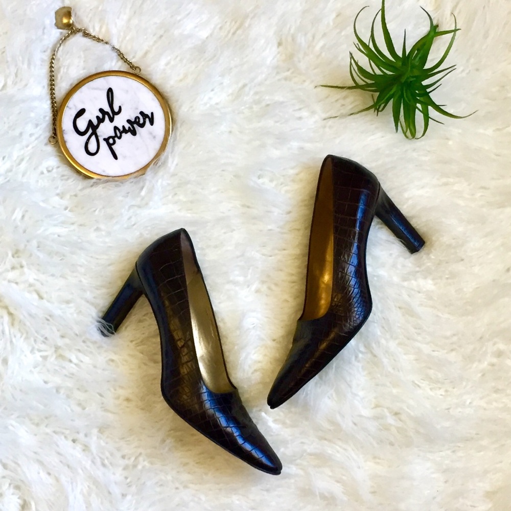 $65 Vintage Yves Saint Laurent alligator heels